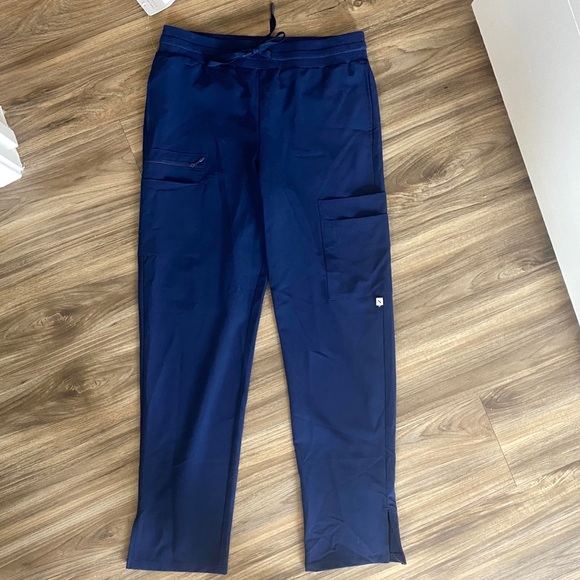 Care+Wear Scrub set in navy size XS - Picture 6 of 11